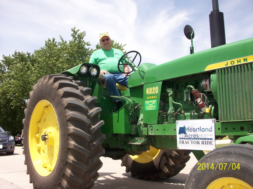 Parade Jim Arnold Aurora Parde 070414